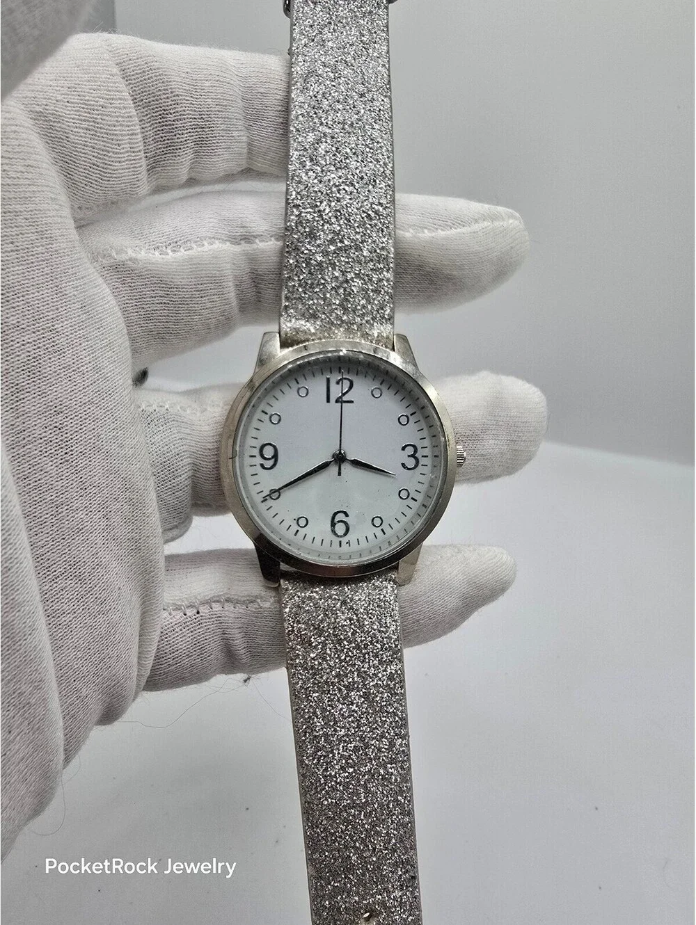 Ding Feng Quartz Analog Watch White Dial Arabic Numerals Silver Faux Strap